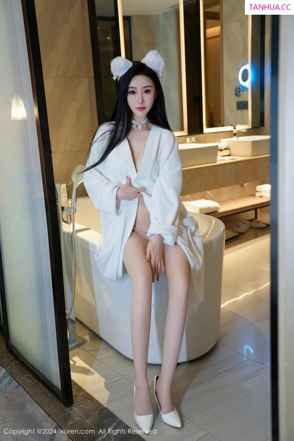   [XiuRen]高清写真图 2024.06.11 No.8679 田兮白 丝袜美腿第75张图片